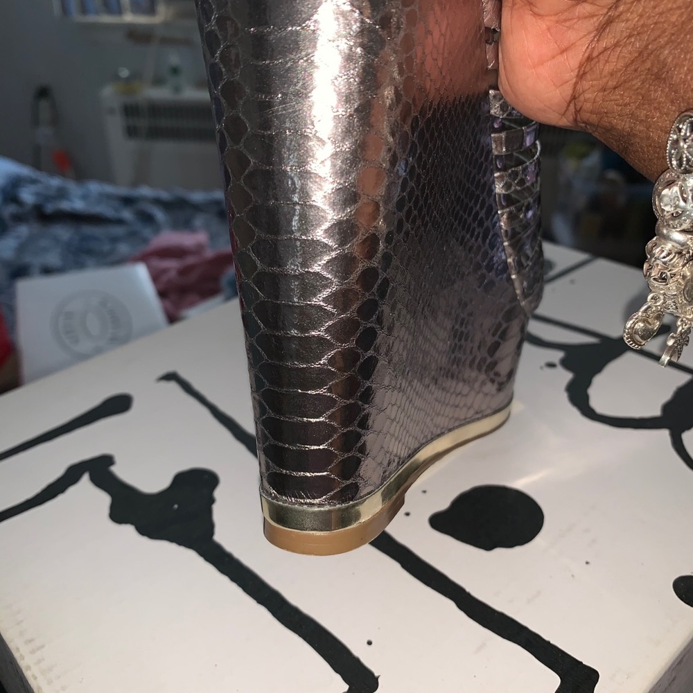 Shoes - Picture 2 of 3